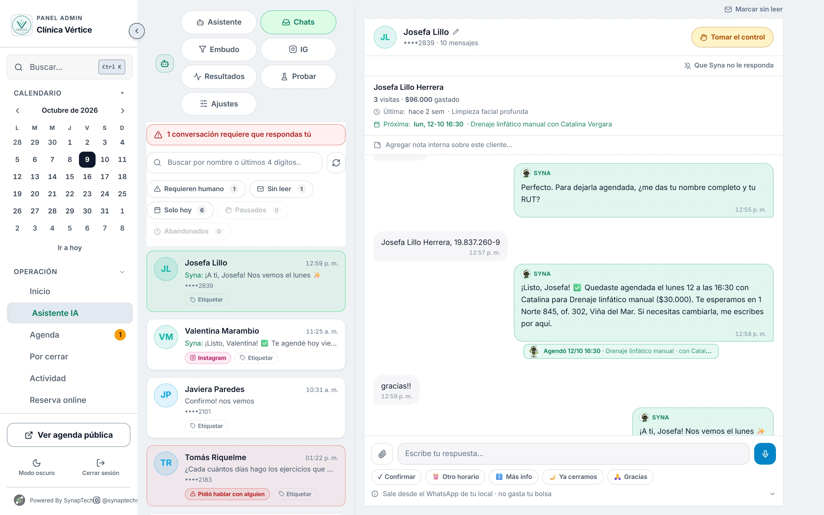 Bandeja con el asistente pidiendo datos y agendando a una clienta por WhatsApp